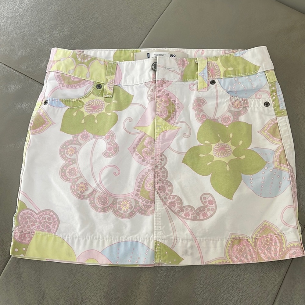 Gap flower pattern mini skirt